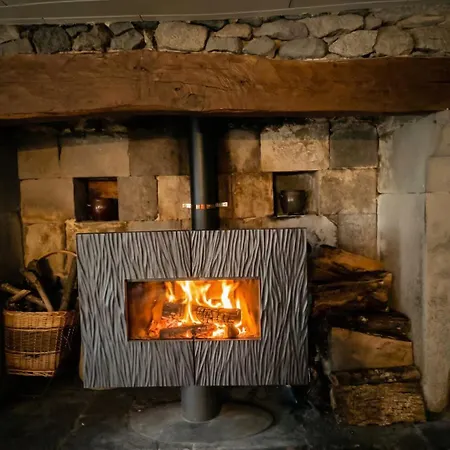 Vue Exceptionnelle - Cheminee - 8 Pers - Sancy